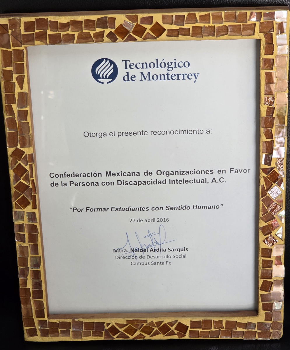 Premio y placa CONFE